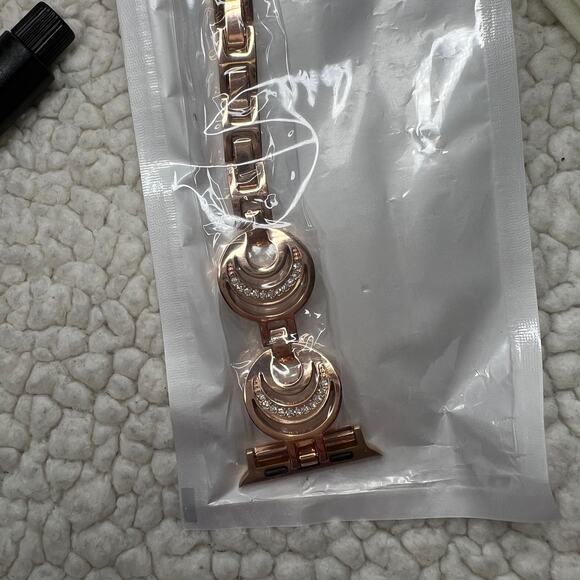 My Pretty Strap Rose Gold Apple Watch Band - Picture 3 of 5